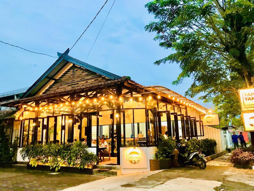Belaya Hotel 제파라 외부 사진
